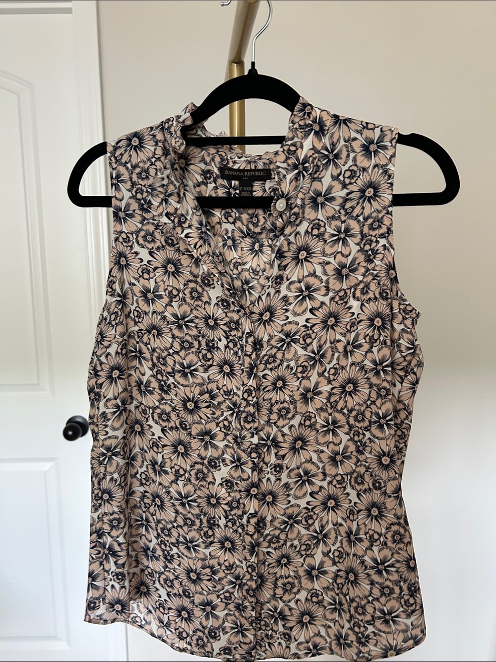 Banana Republic Sleeveless Floral Blouse in Pale Pink and Navy